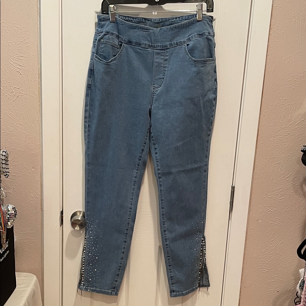 Elegant Blue Cropped Women's Jeans with Embellished Hem
